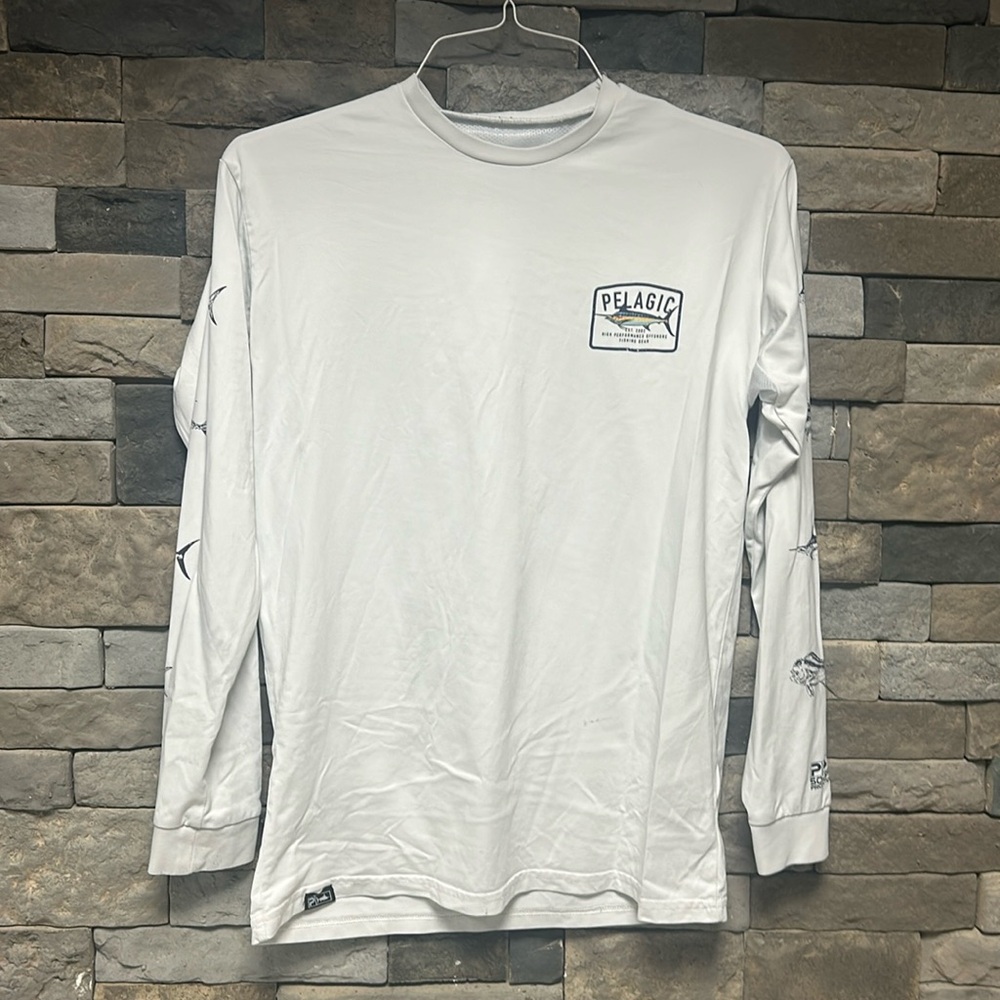 Pelagic sailfish performance long sleeve 
Size: Adult Small